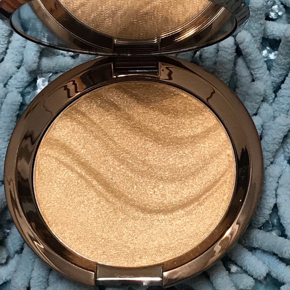 Becca Volcano Goddess Bundle - Picture 4 of 7